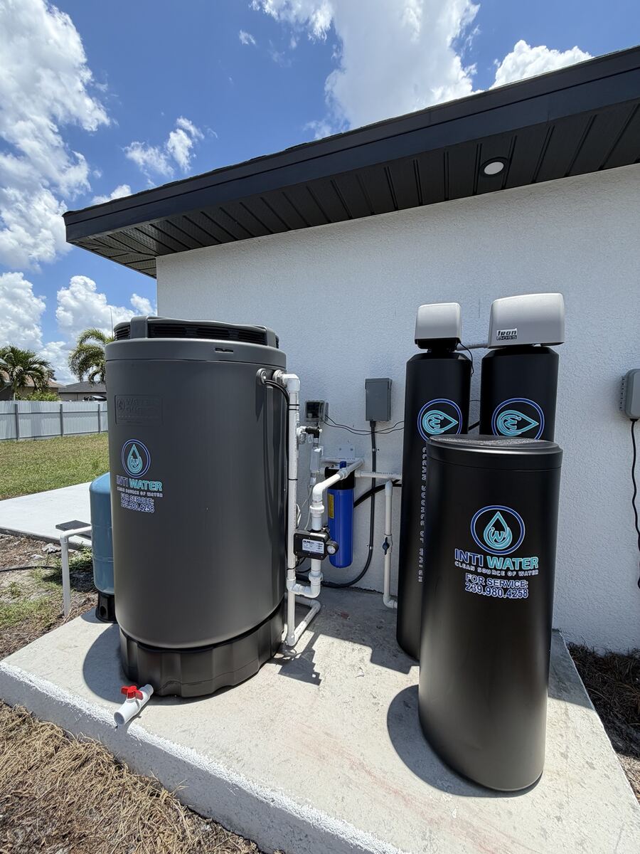 Aeration tank and filtration system installed outside a Florida home